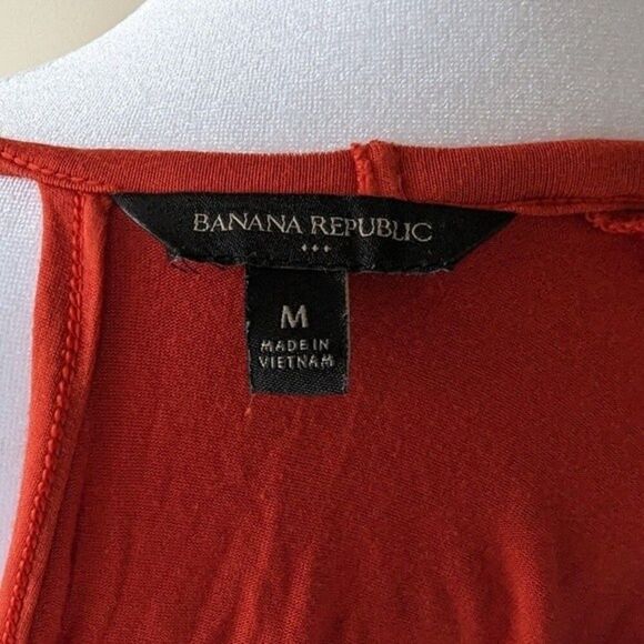 Banana Republic Active Short Sleeve Tee Tie Top Dune Red Medium - Picture 3 of 4